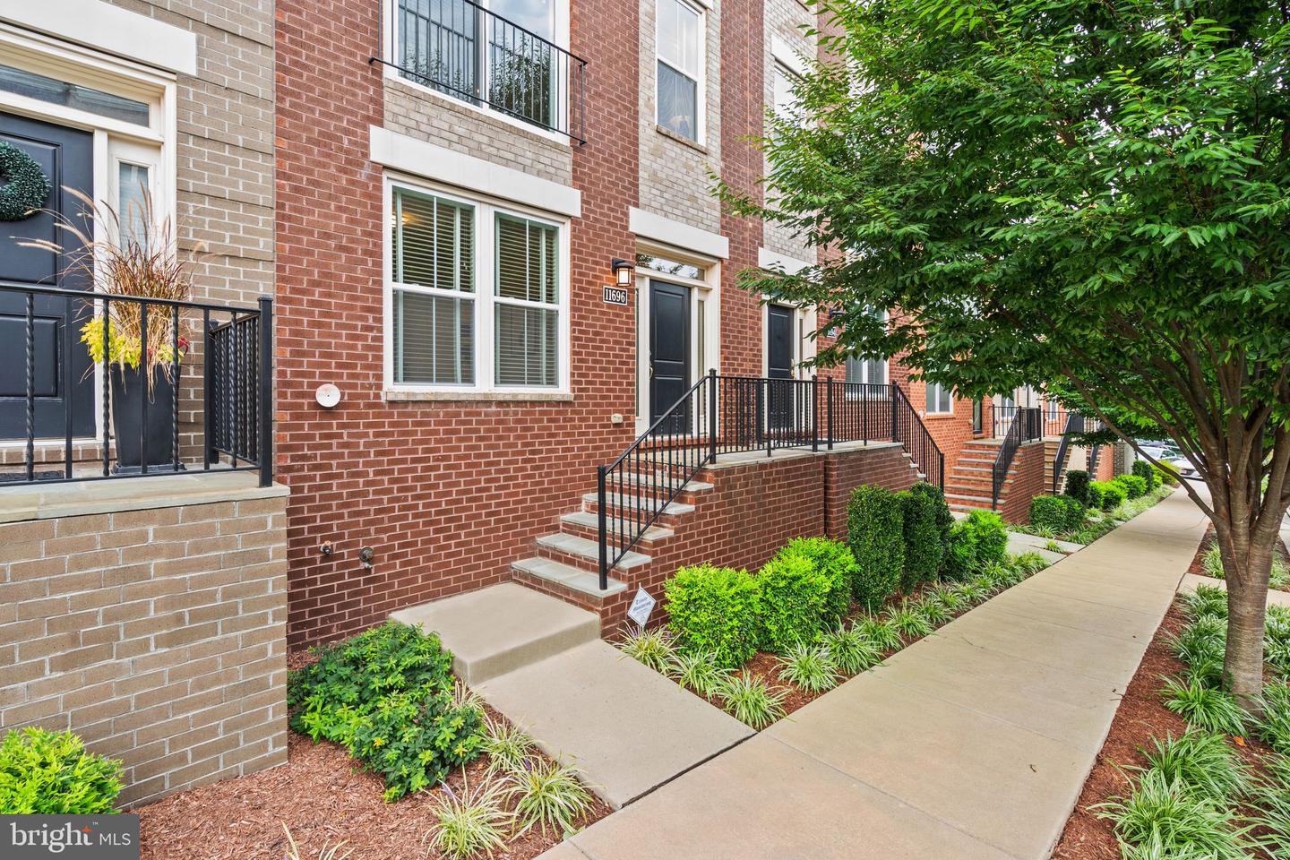 11696 Sunrise Square Pl
