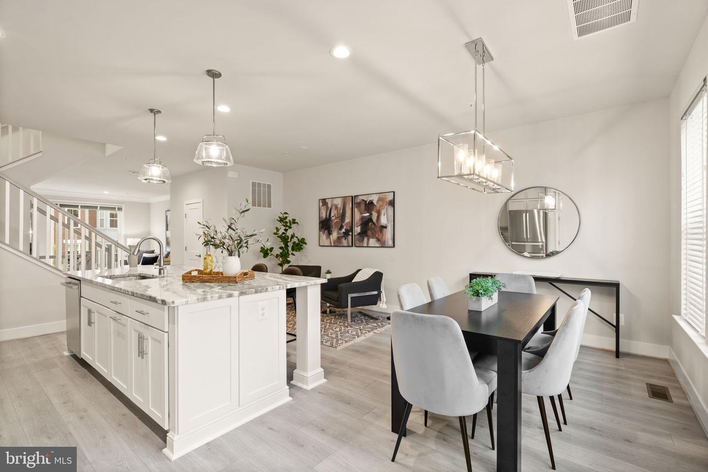 11696 Sunrise Square Pl