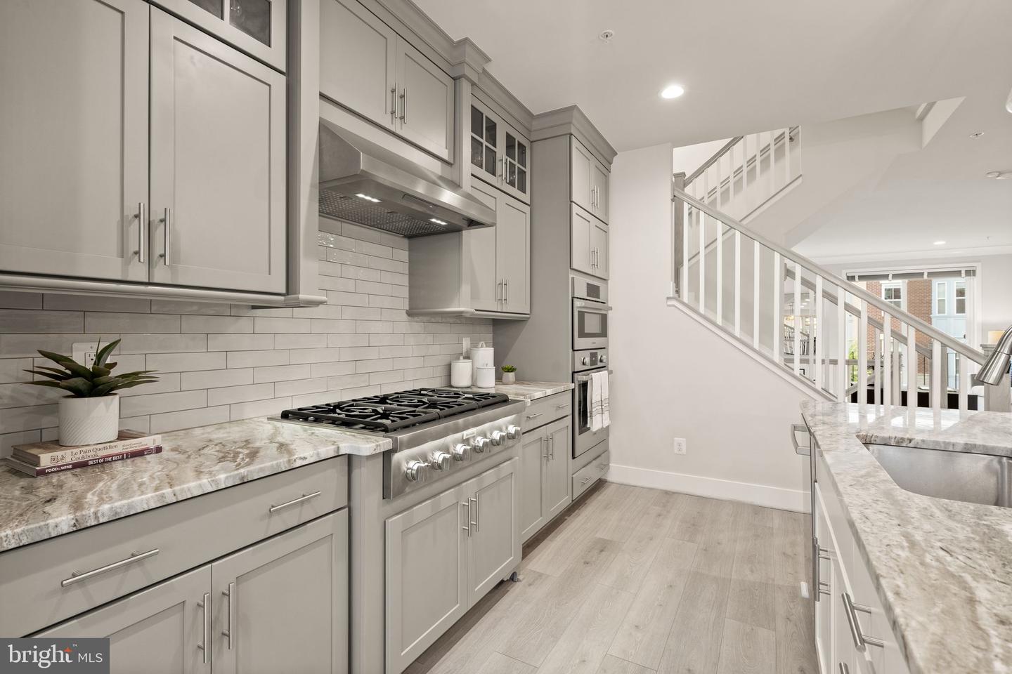 11696 Sunrise Square Pl