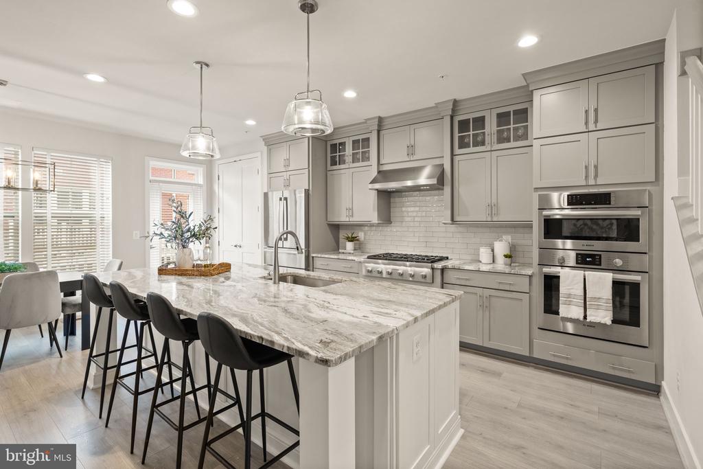 11696 Sunrise Square Pl