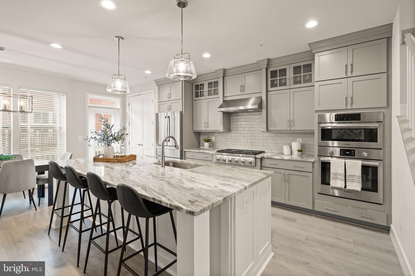 11696 Sunrise Square Pl