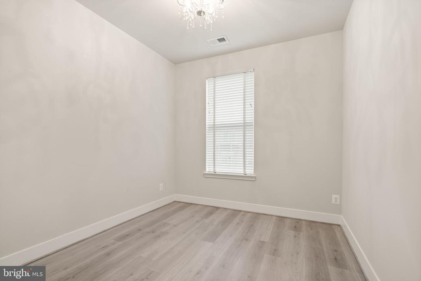 11696 Sunrise Square Pl