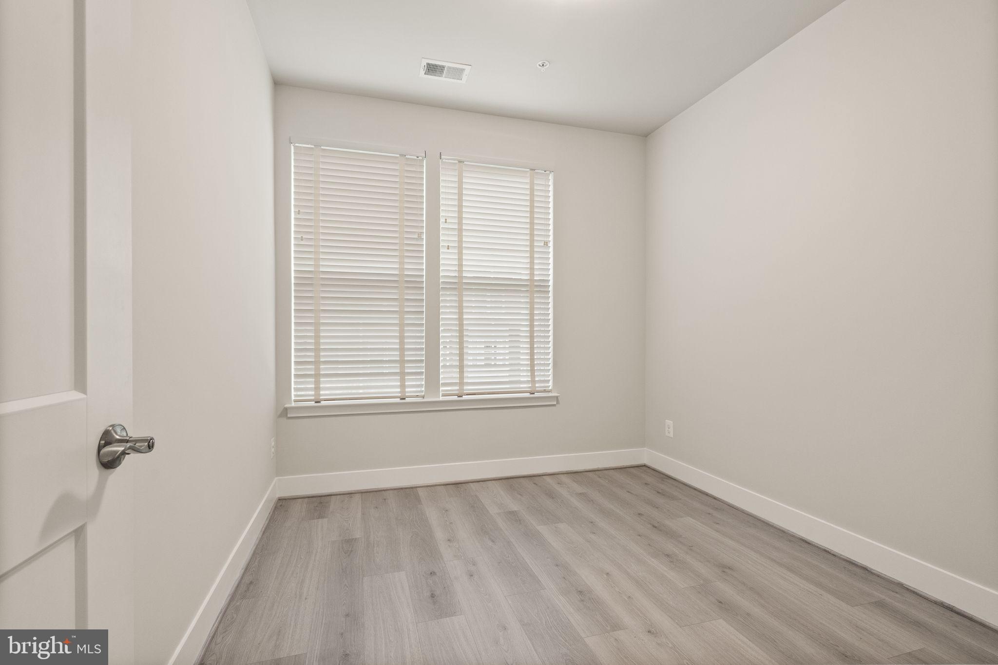 11696 Sunrise Square Pl