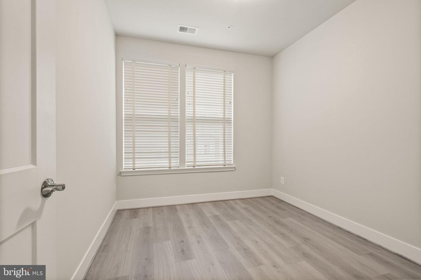 11696 Sunrise Square Pl