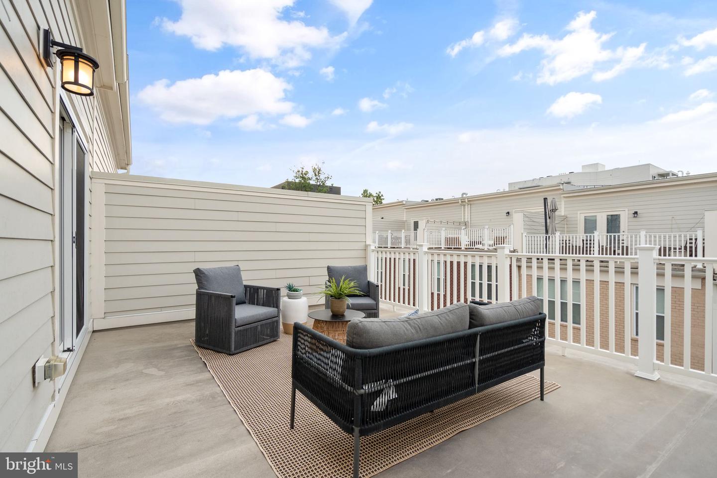 11696 Sunrise Square Pl