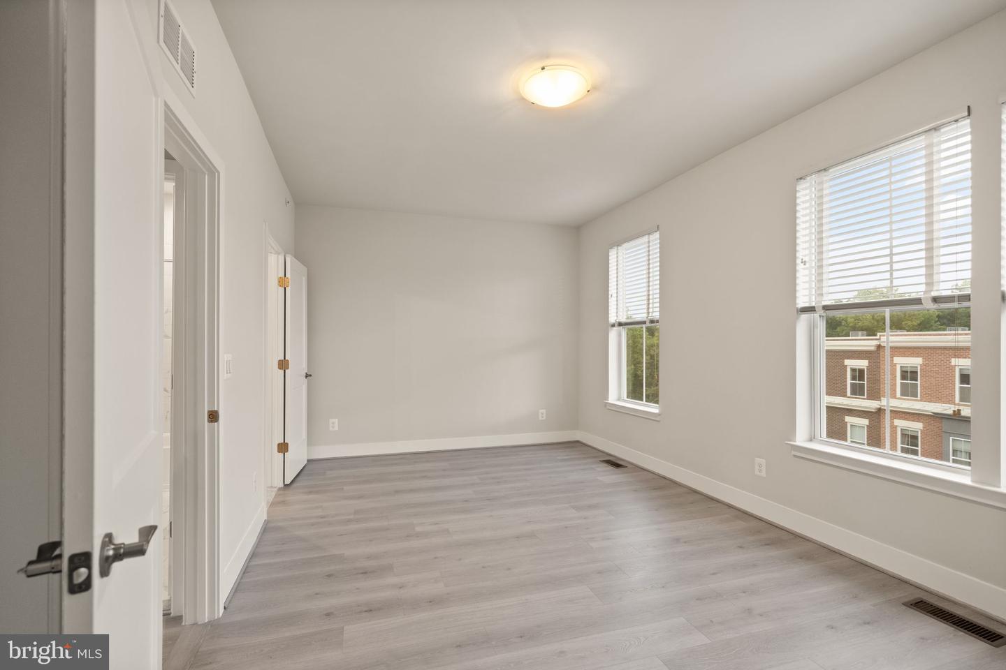 11696 Sunrise Square Pl