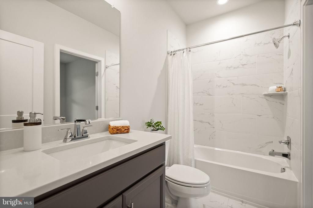 11696 Sunrise Square Pl