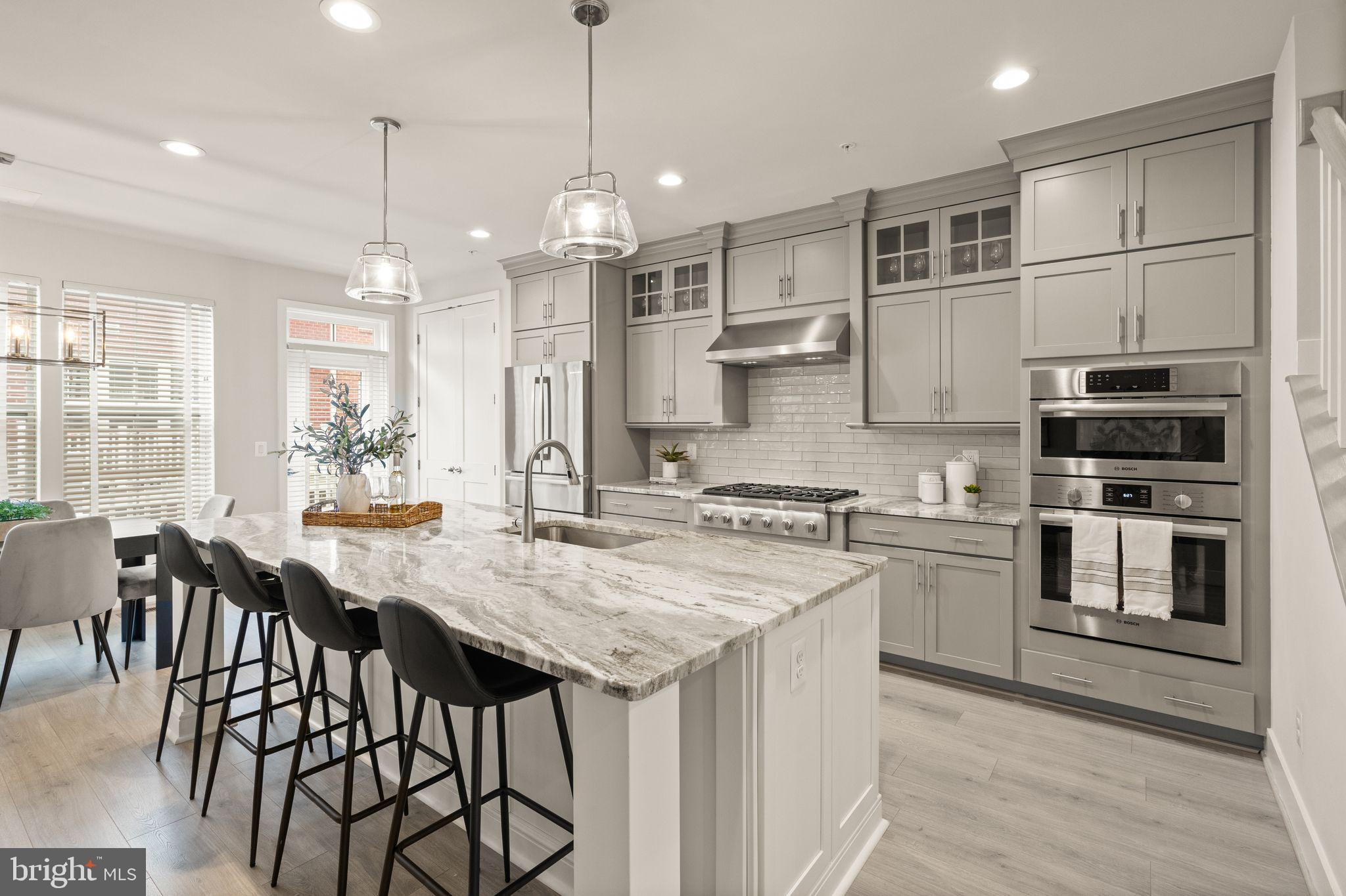 11696 Sunrise Square Pl