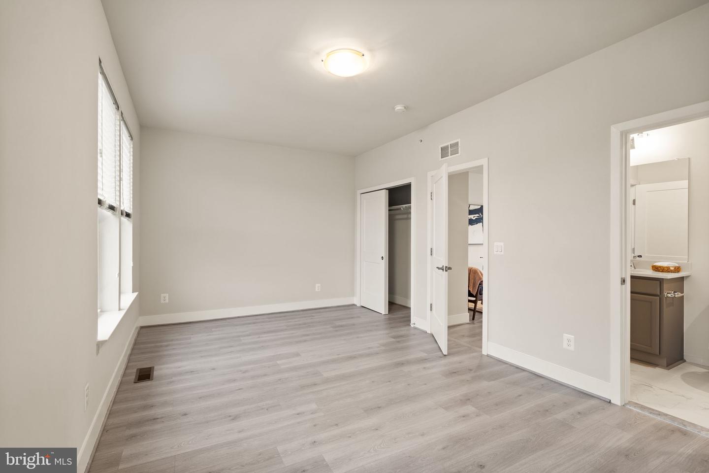 11696 Sunrise Square Pl
