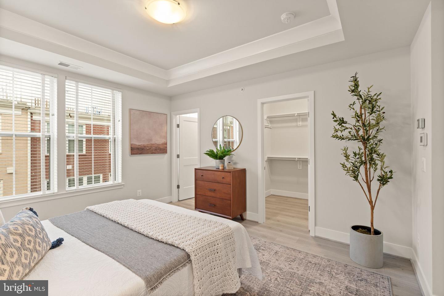 11696 Sunrise Square Pl