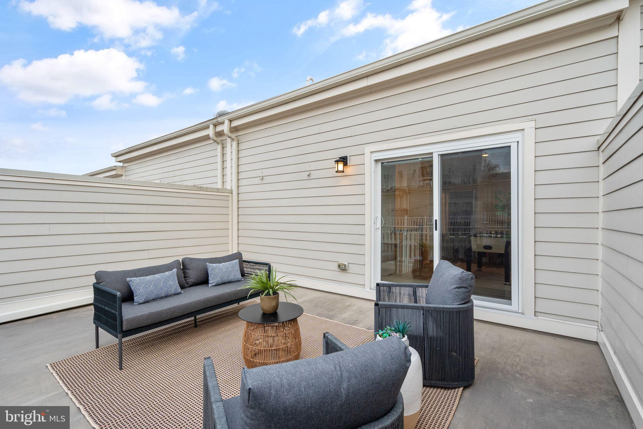 11696 Sunrise Square Pl