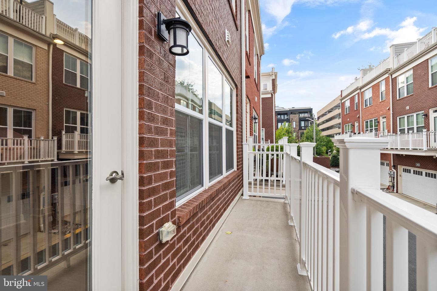 11696 Sunrise Square Pl