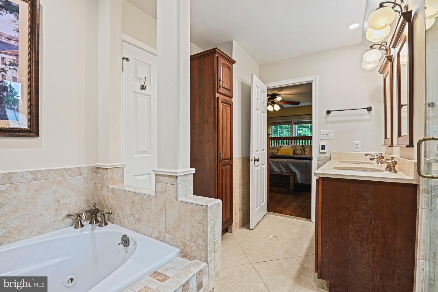 13604 White Barn Ln