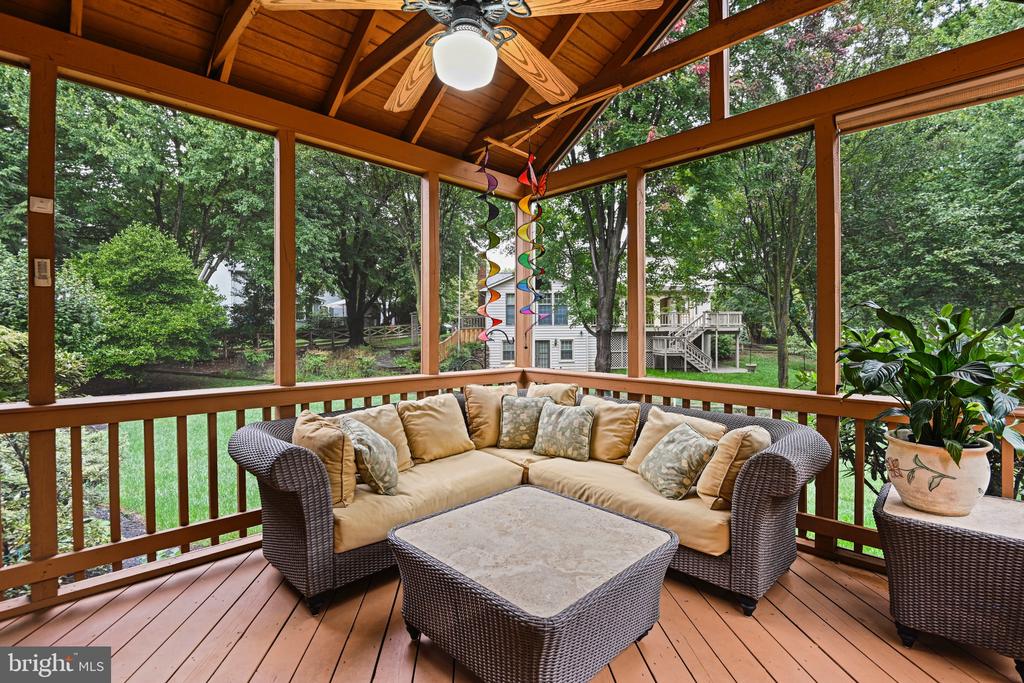 13604 White Barn Ln