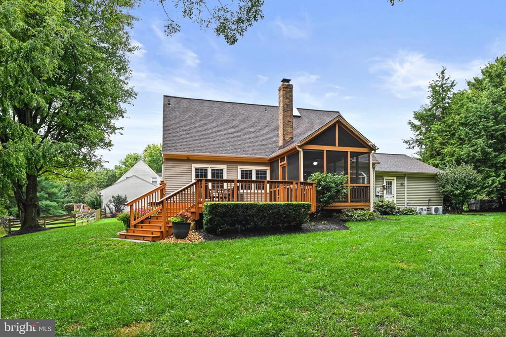 13604 White Barn Ln