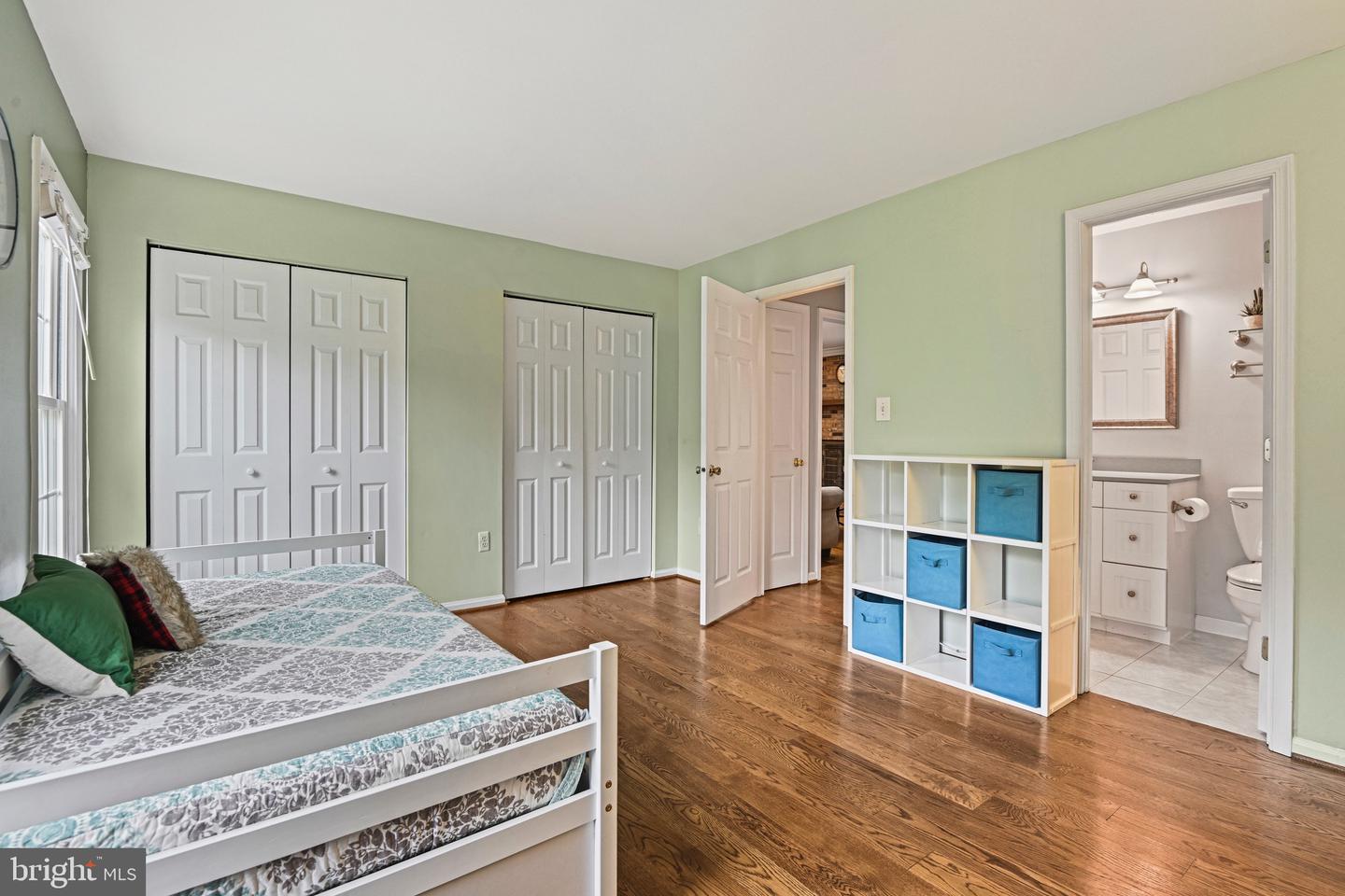 13604 White Barn Ln