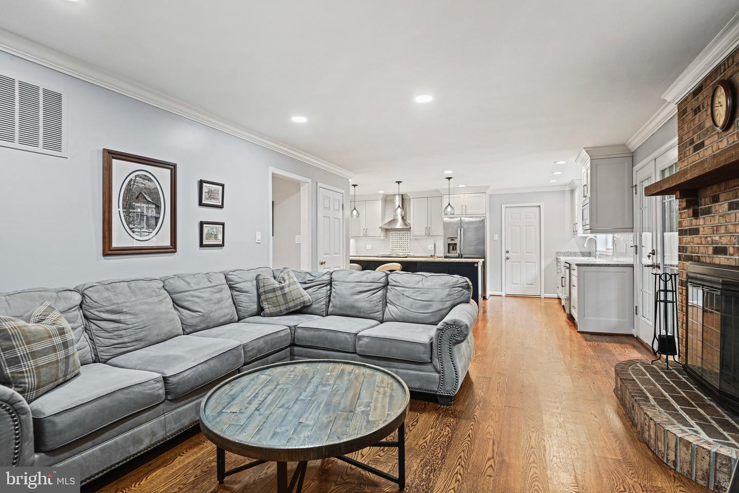 13604 White Barn Ln