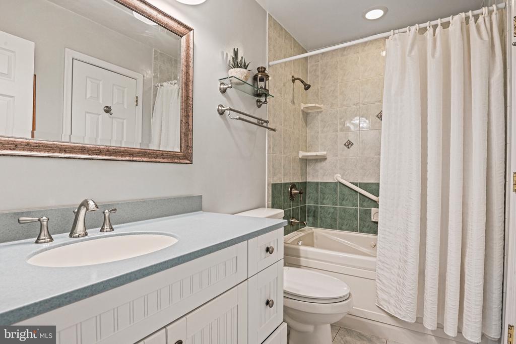 13604 White Barn Ln