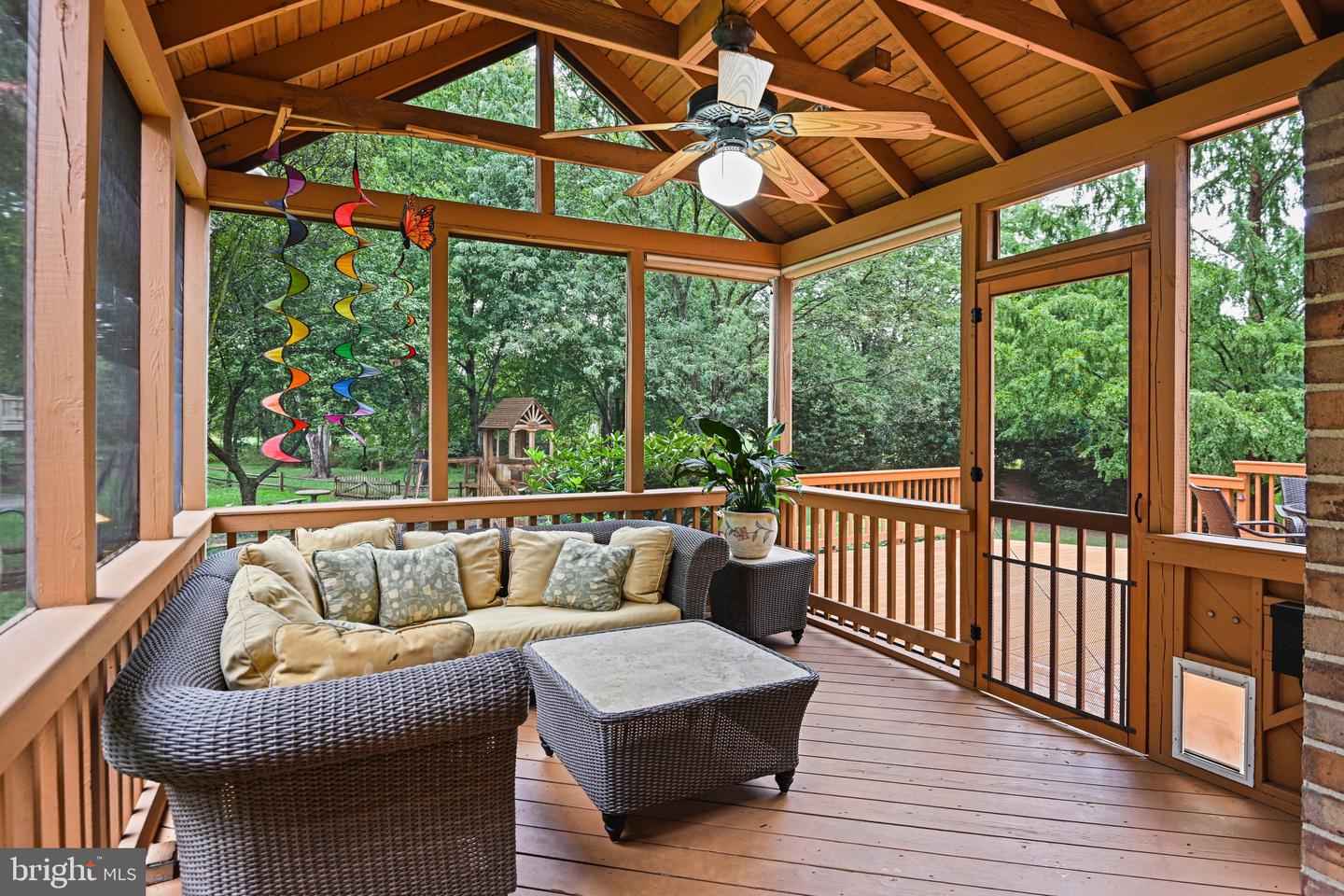 13604 White Barn Ln