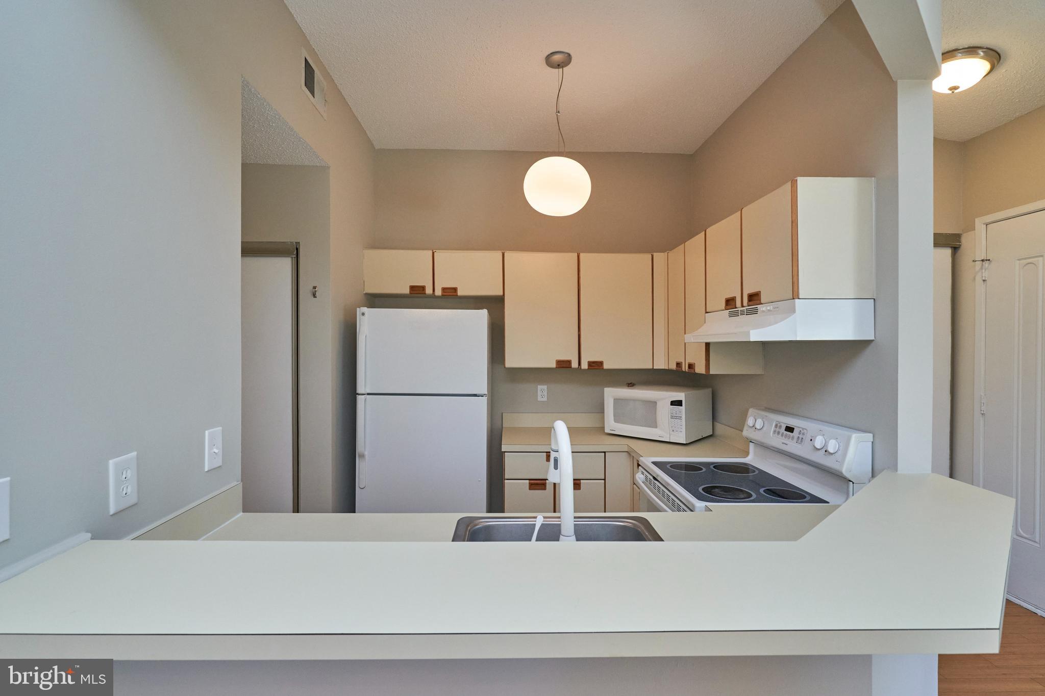 1970-B VILLARIDGE DR #B