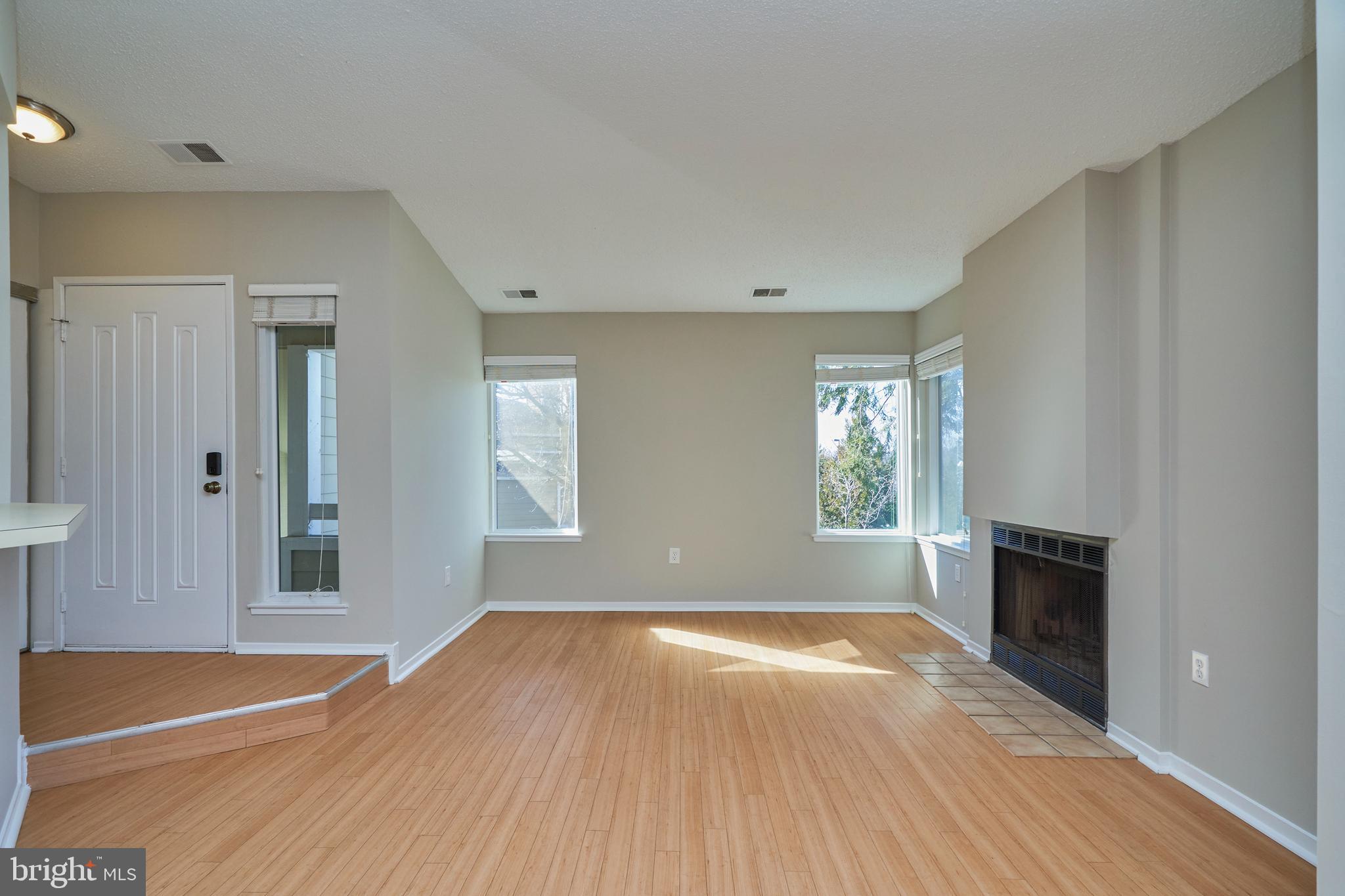 1970-B VILLARIDGE DR #B