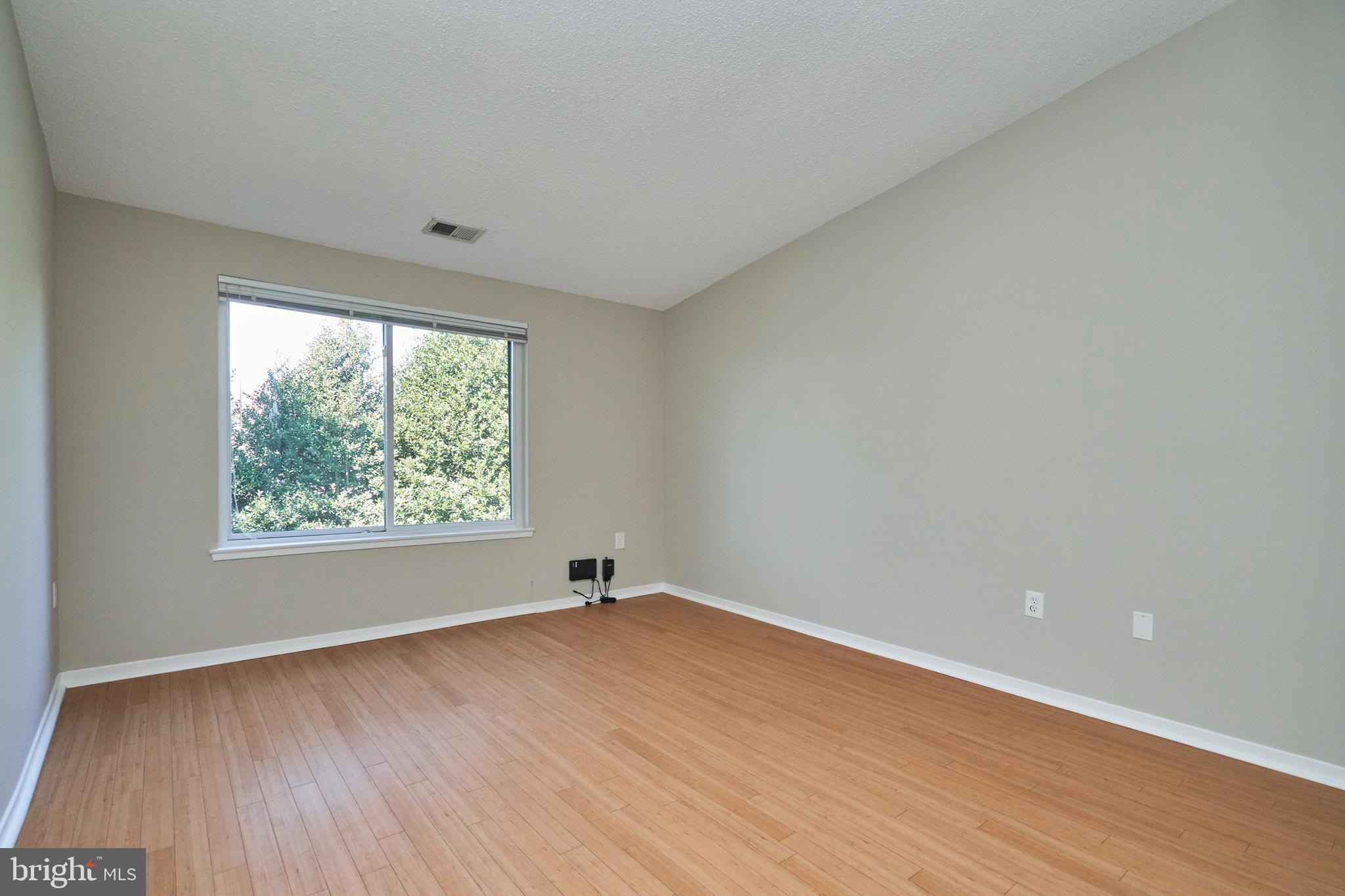 1970-B VILLARIDGE DR #B