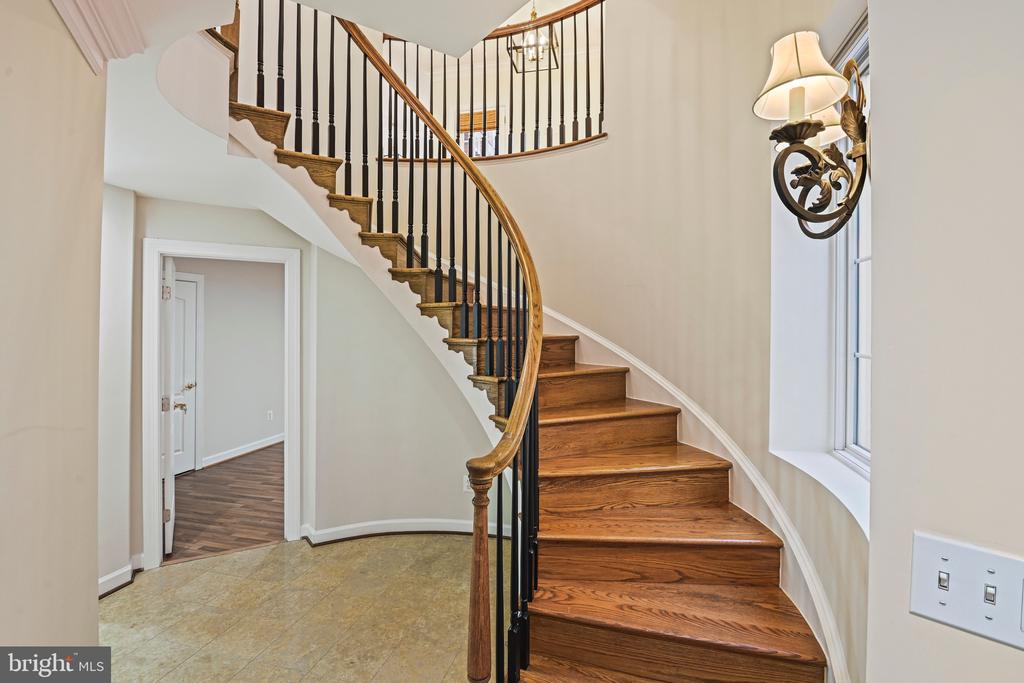 7712 Spoleto Ln