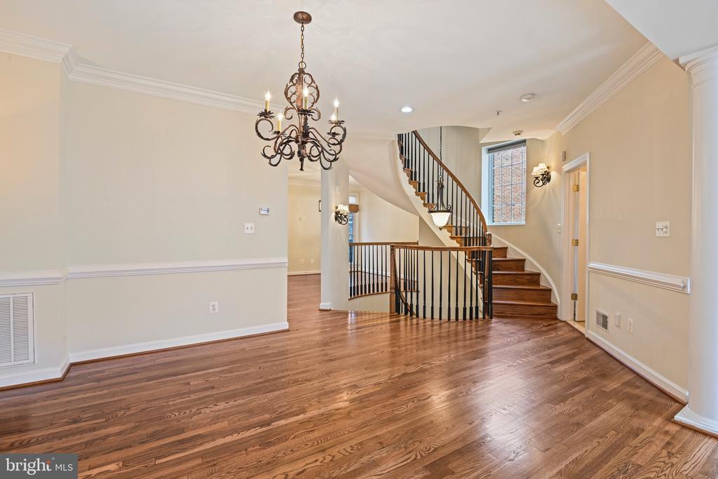 7712 Spoleto Ln