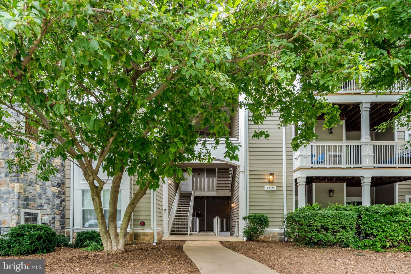 1712 Lake Shore Crest Dr #14