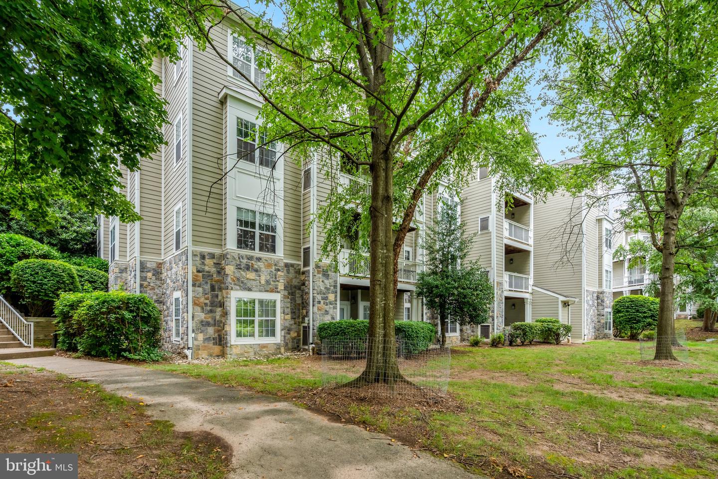1712 Lake Shore Crest Dr #14