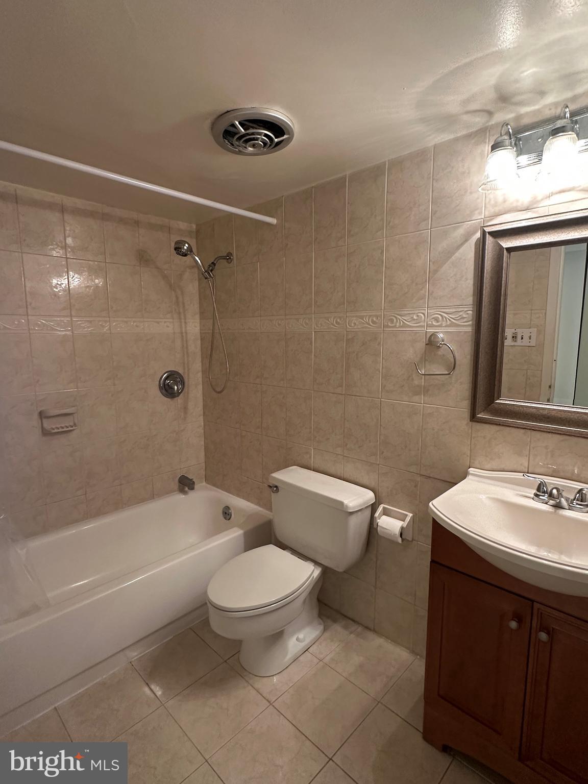 11208 CHESTNUT GROVE SQUARE 11208-209