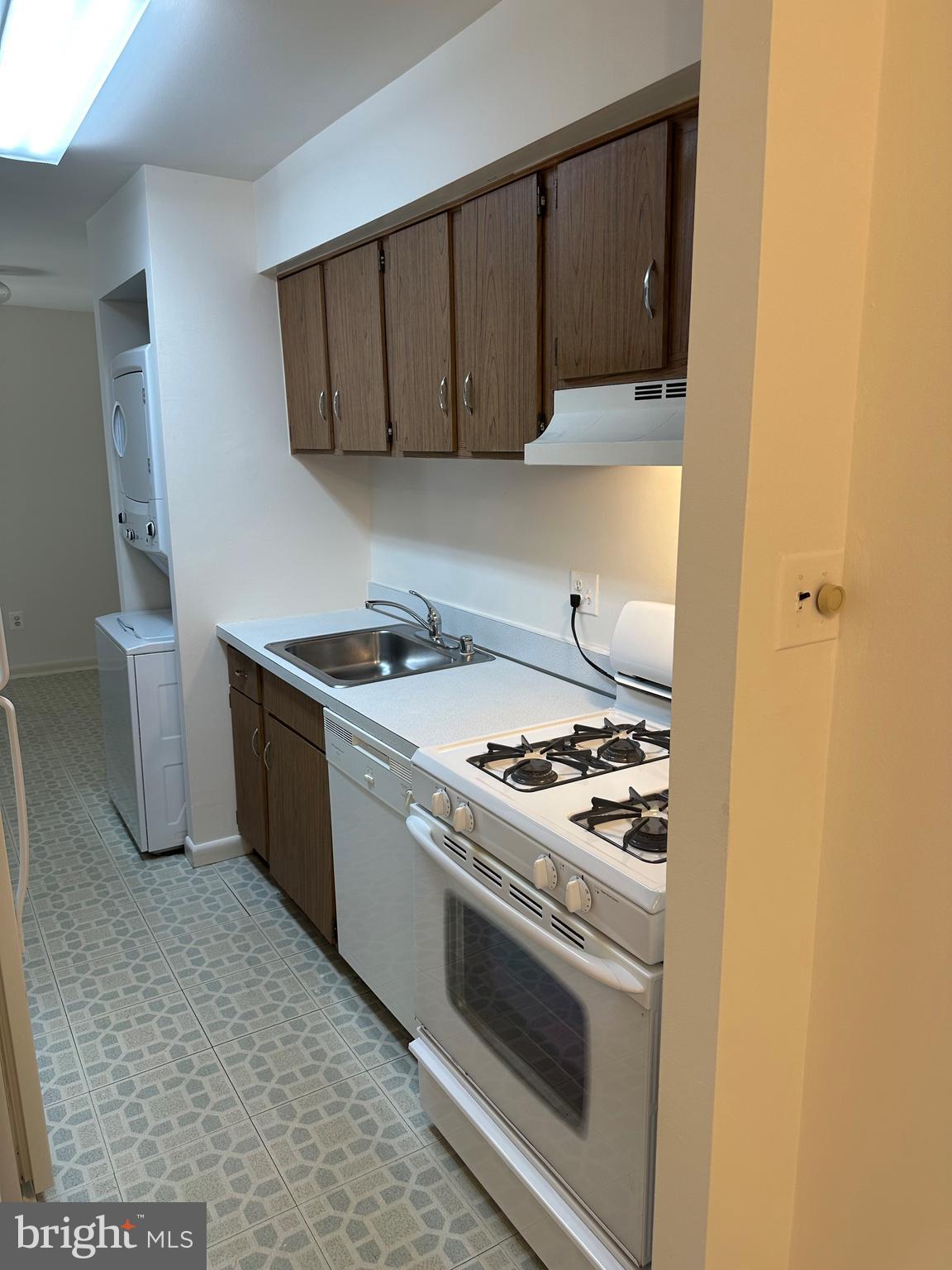 11208 CHESTNUT GROVE SQUARE 11208-209