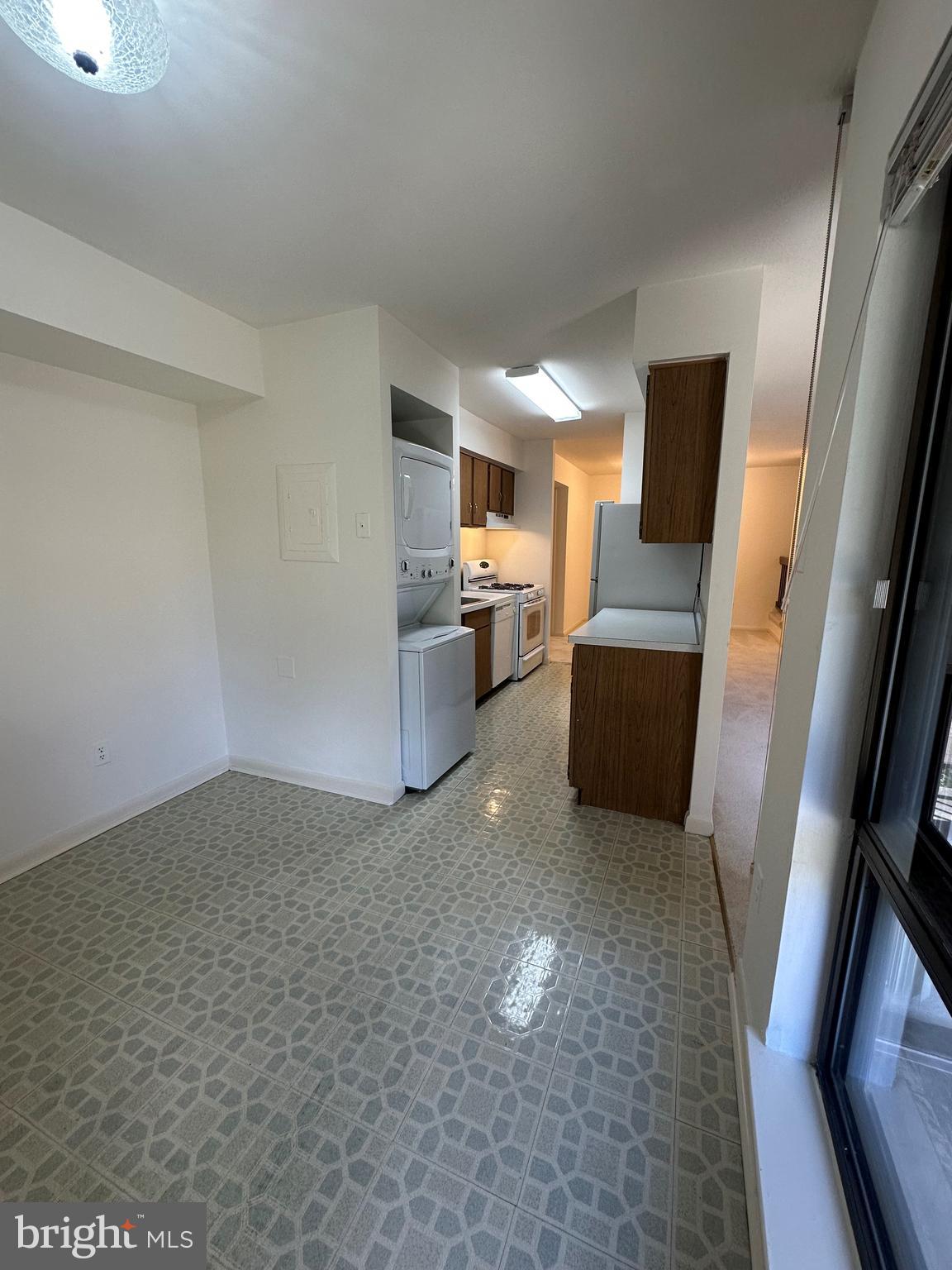 11208 CHESTNUT GROVE SQUARE 11208-209