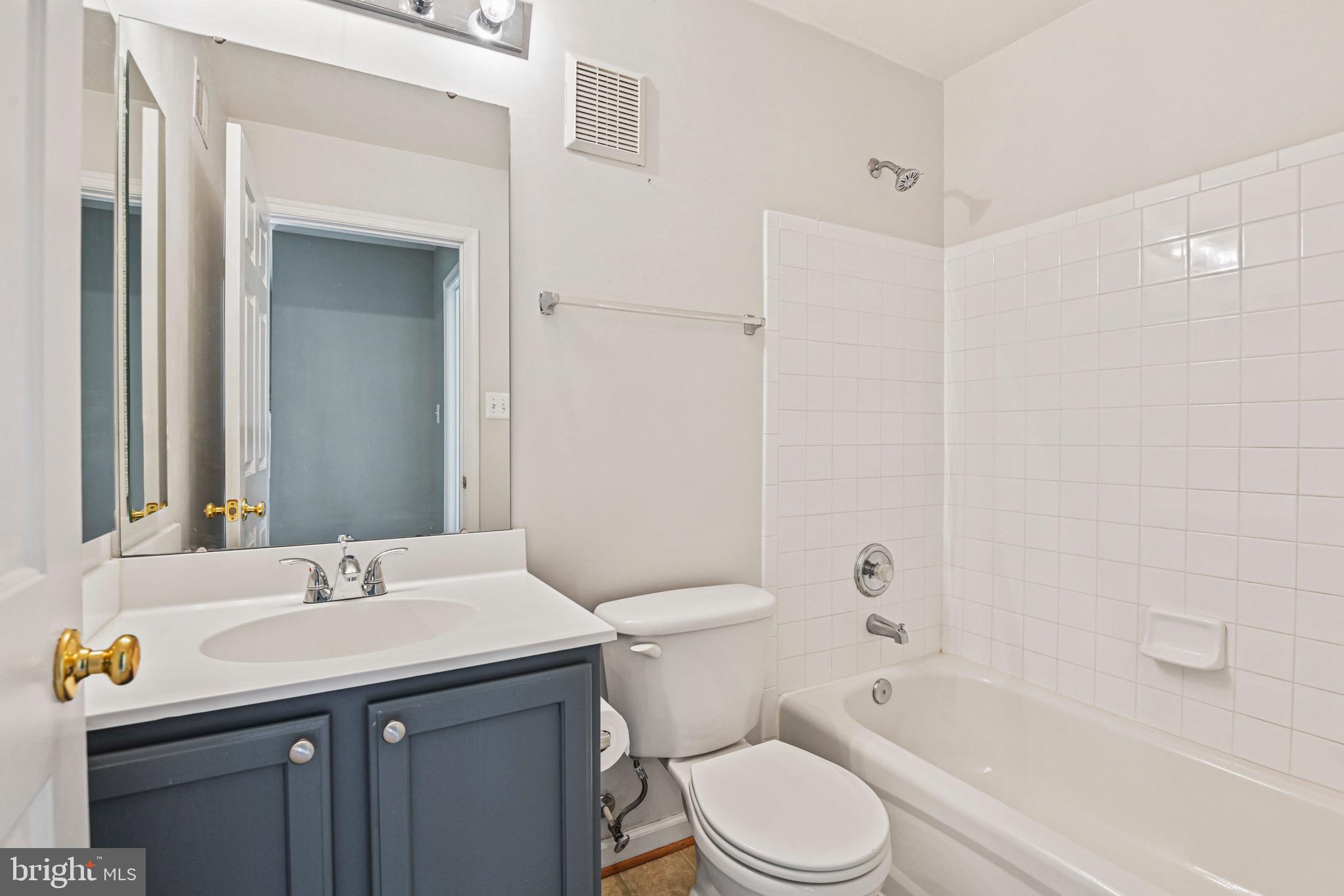 2710 MANHATTAN PLACE