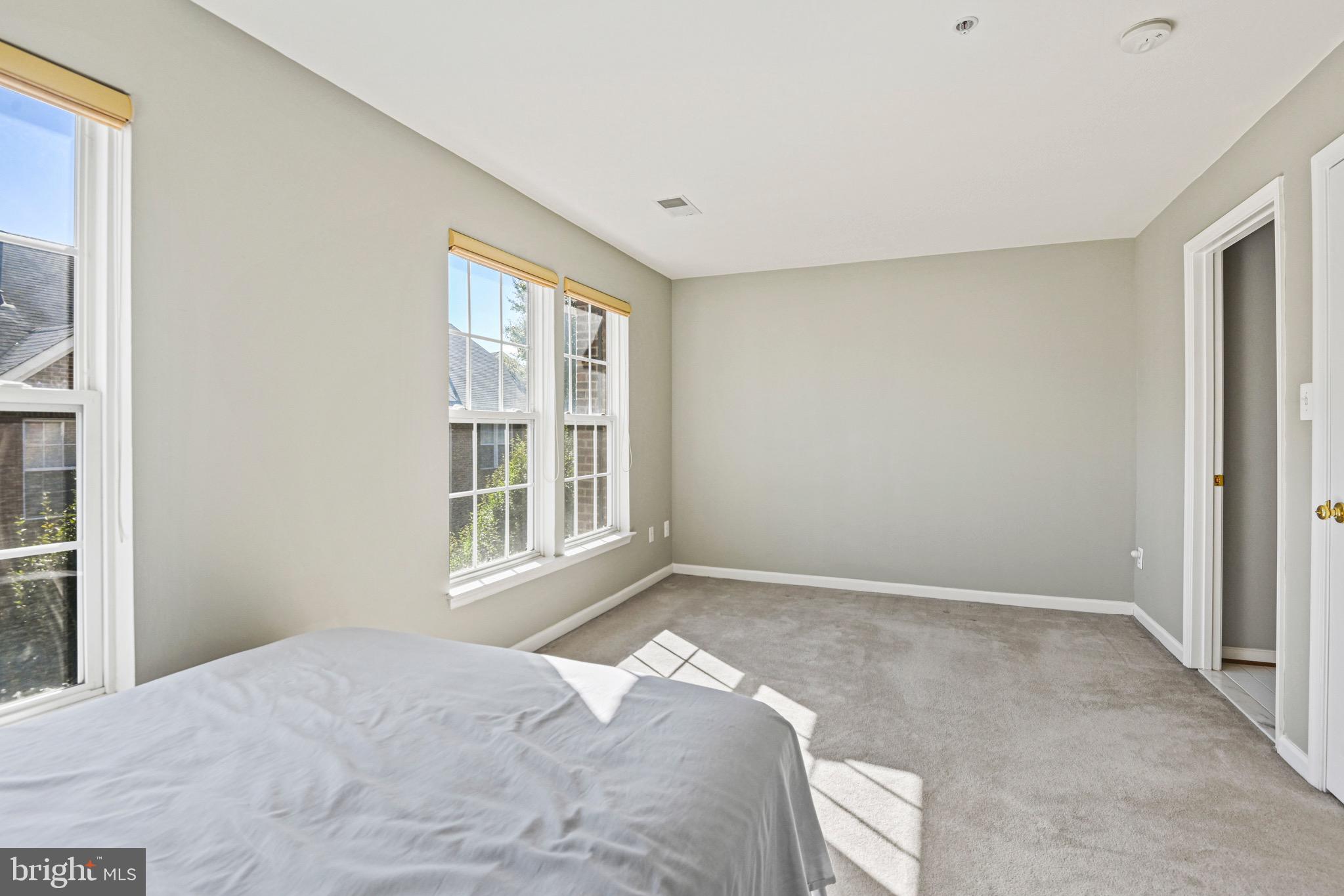 2710 MANHATTAN PLACE