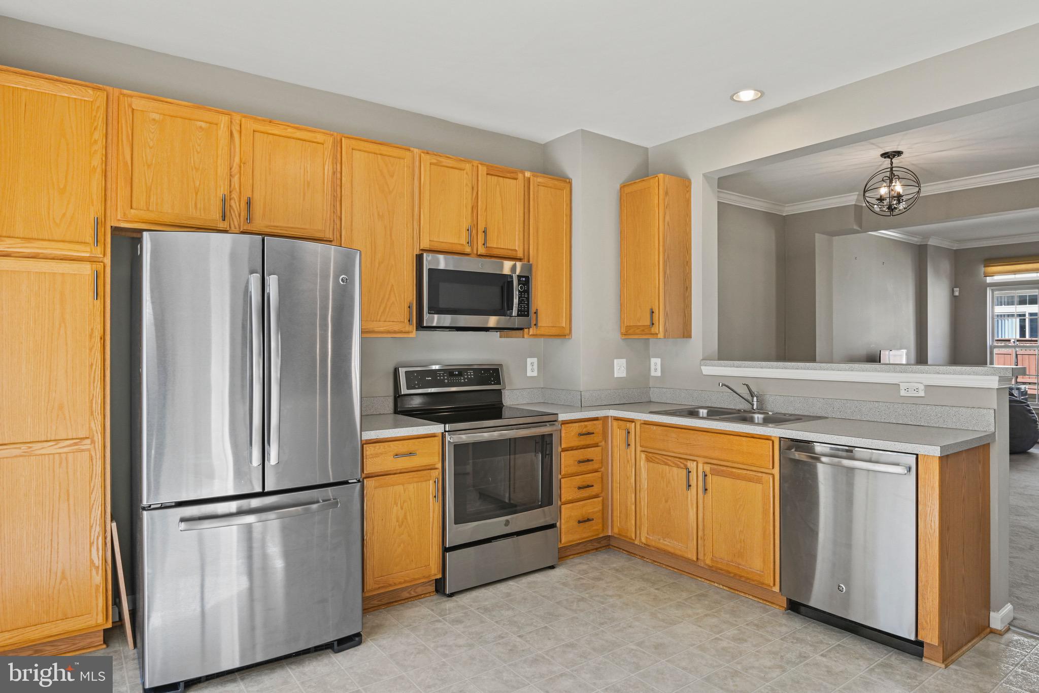 2710 MANHATTAN PLACE