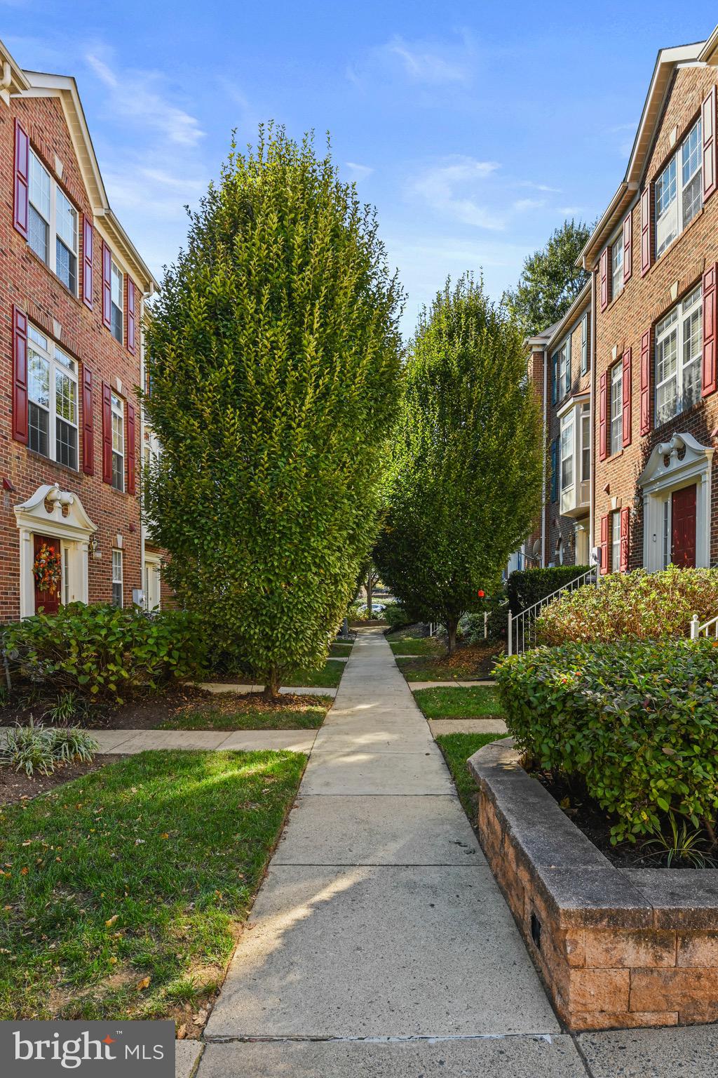 2710 MANHATTAN PLACE