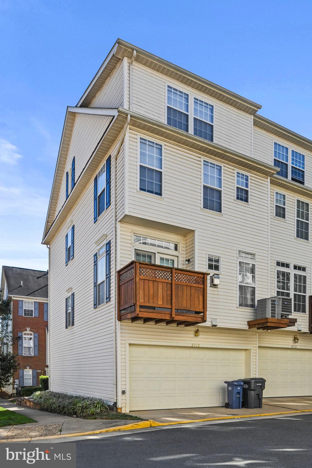 2710 MANHATTAN PLACE