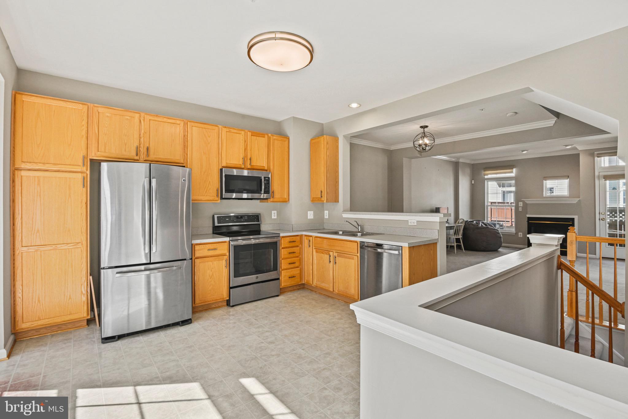 2710 MANHATTAN PLACE