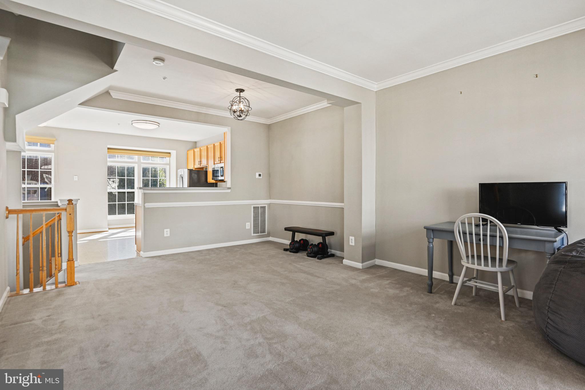 2710 MANHATTAN PLACE