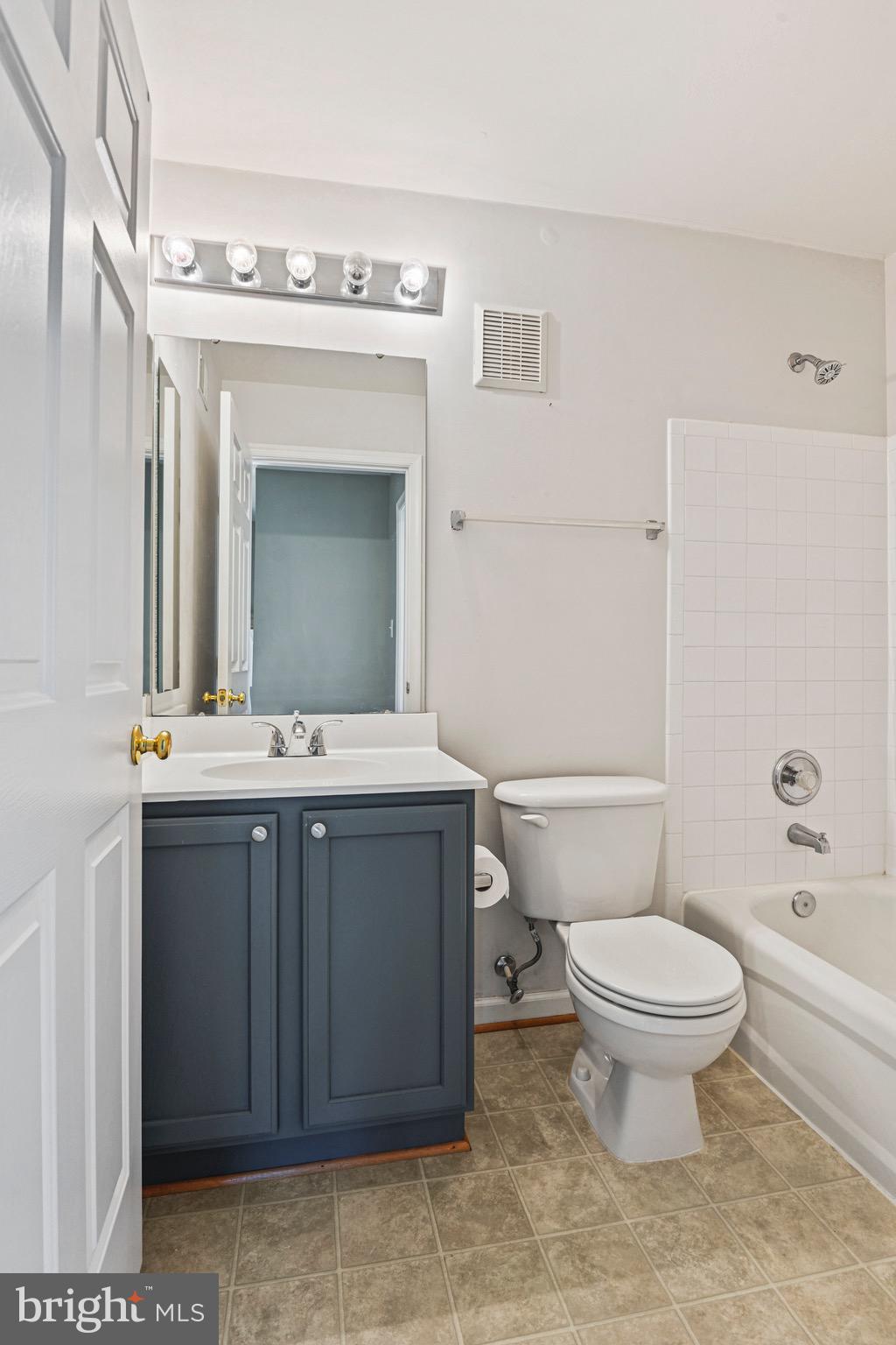 2710 MANHATTAN PLACE