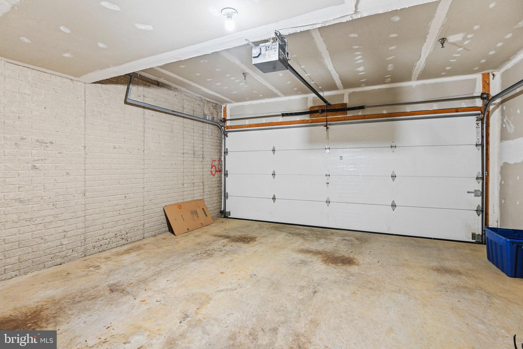 2710 MANHATTAN PLACE