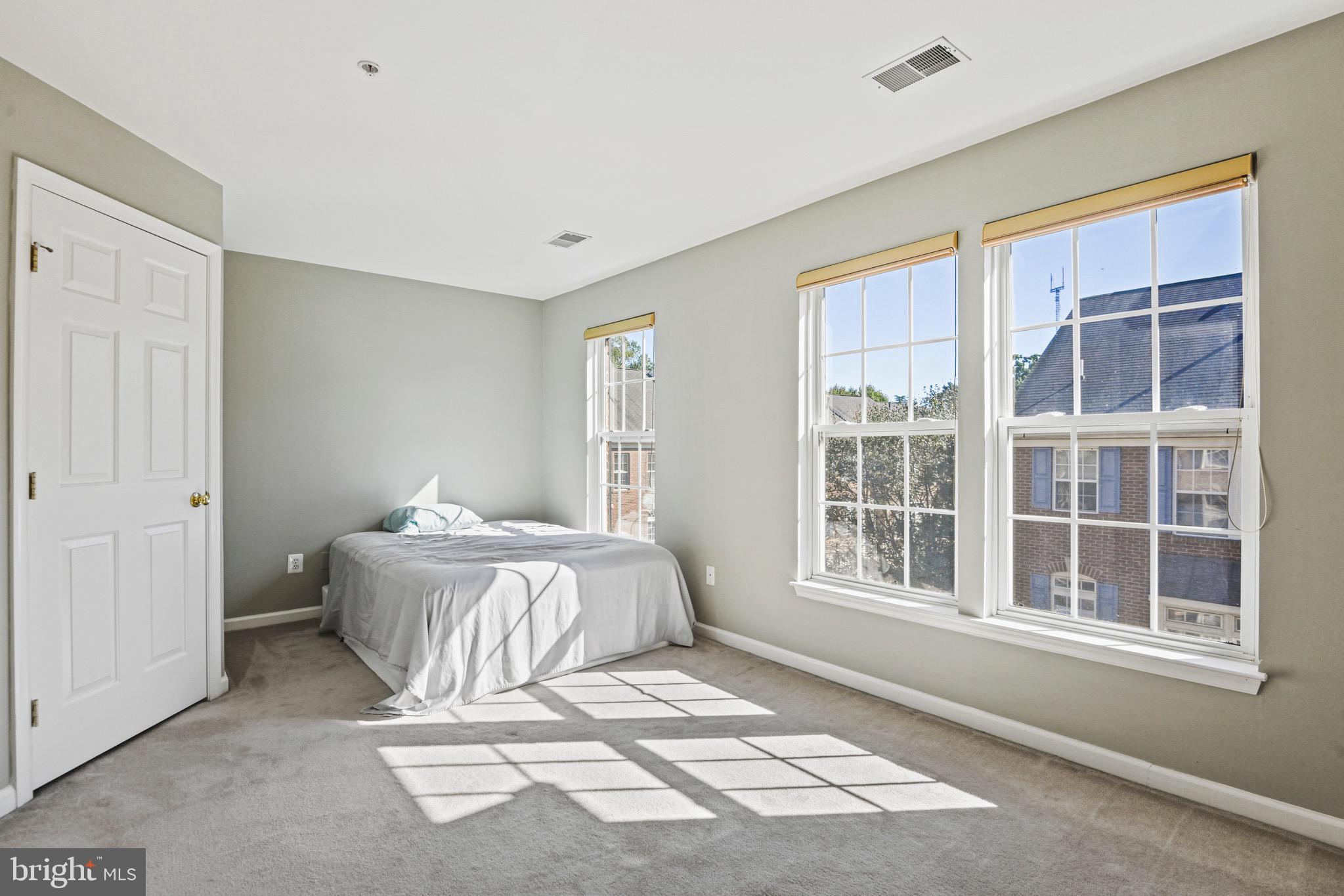 2710 MANHATTAN PLACE