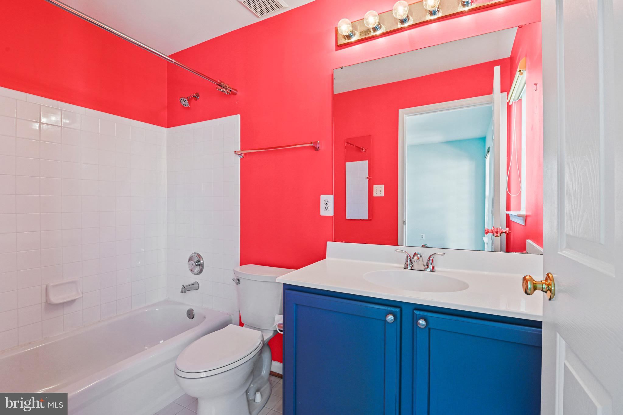 2710 MANHATTAN PLACE