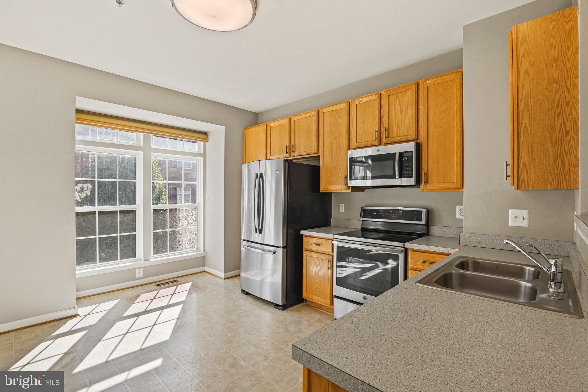 2710 MANHATTAN PLACE