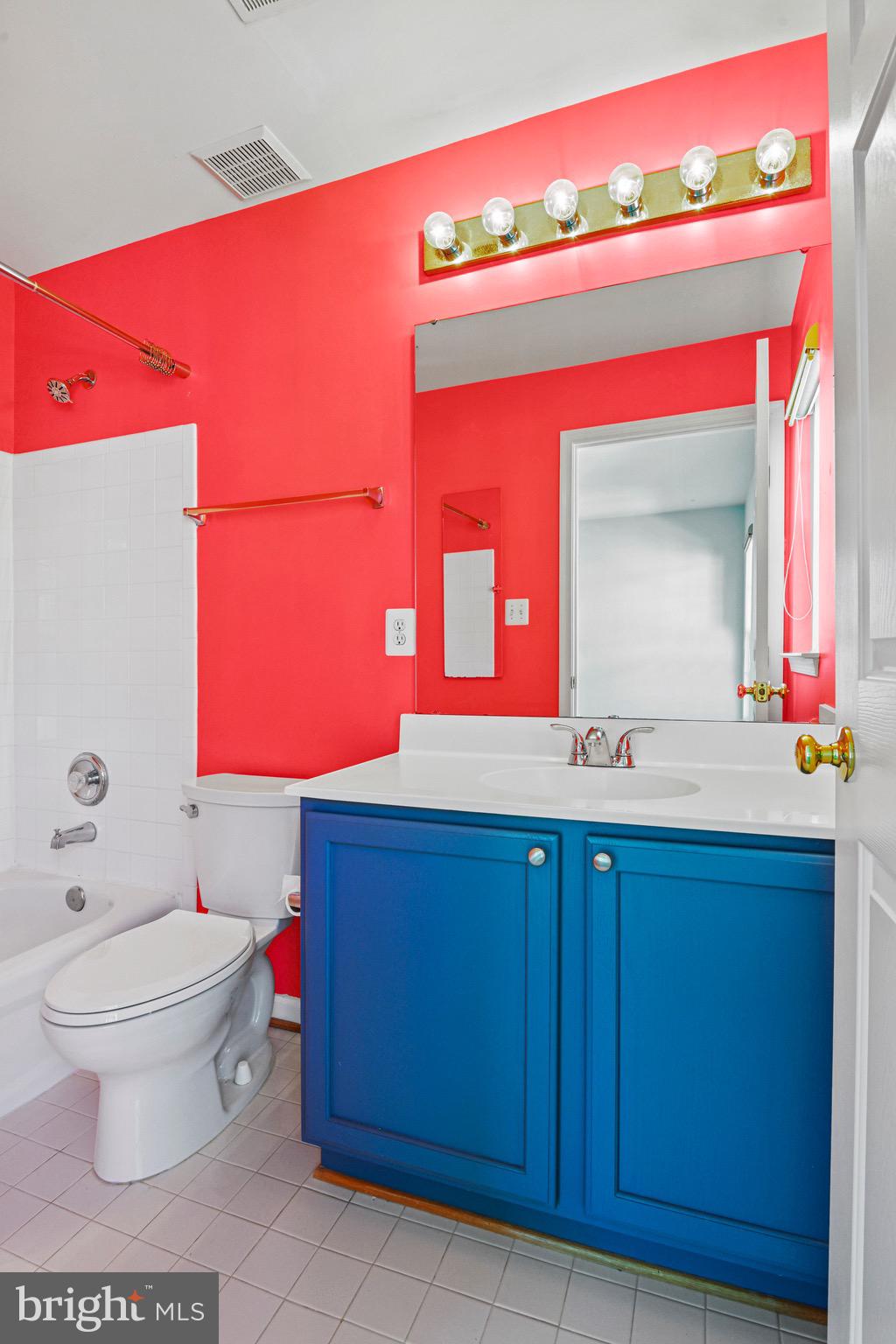 2710 MANHATTAN PLACE