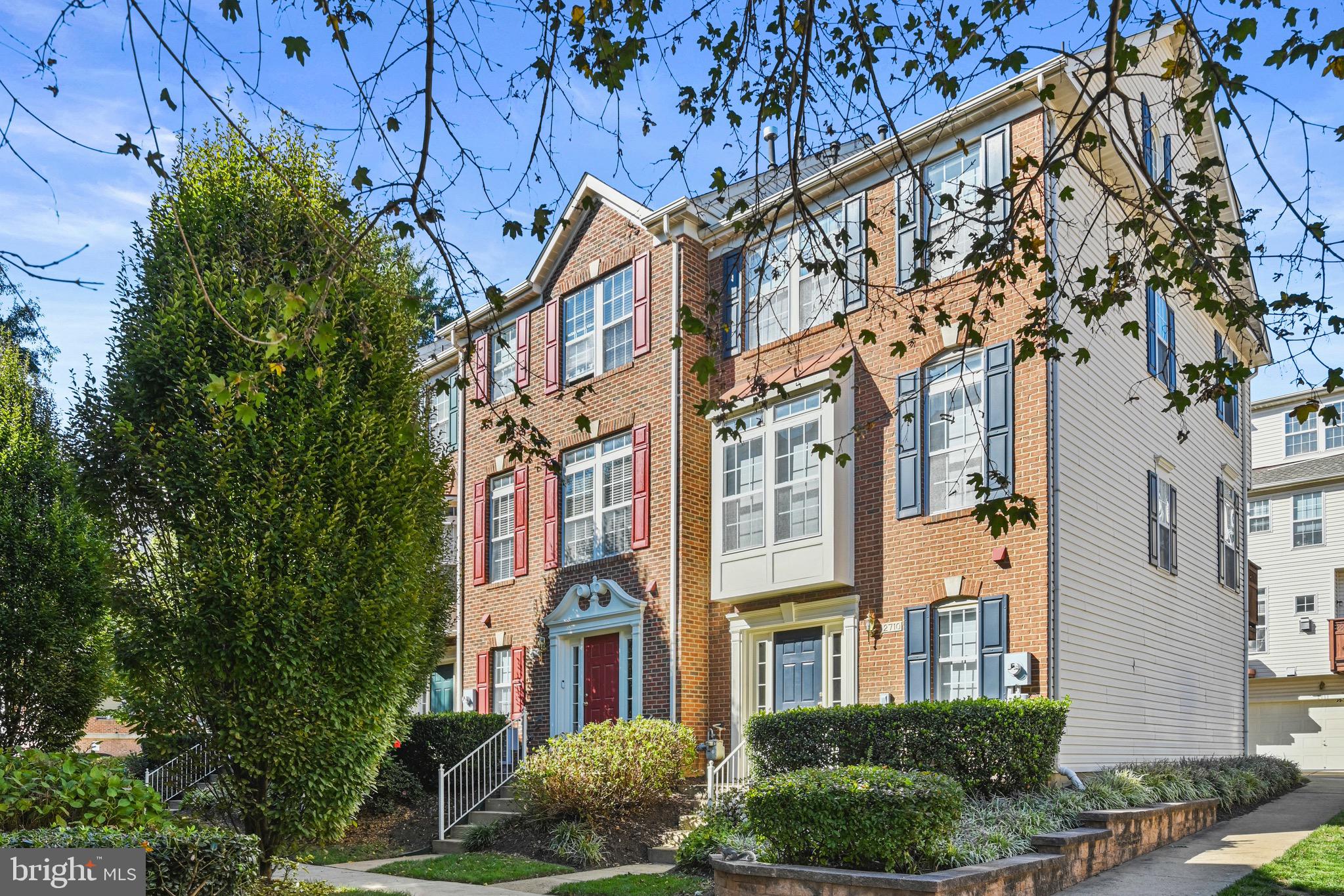 2710 MANHATTAN PLACE