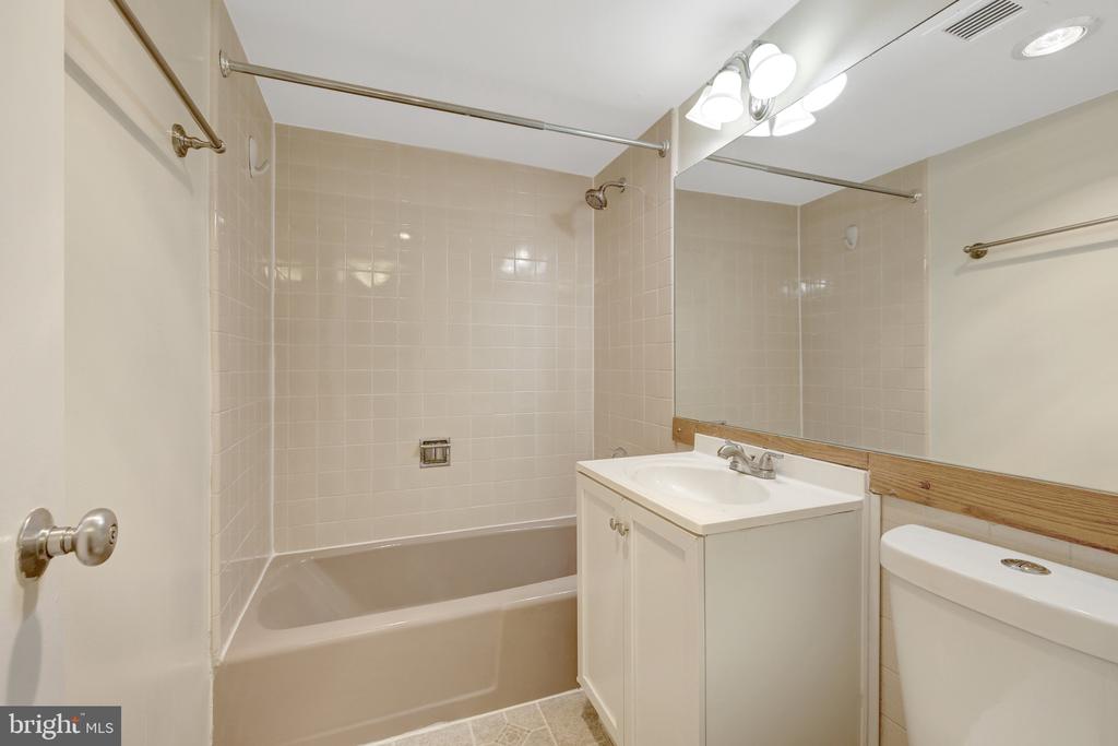 11400 WASHINGTON PLAZA W 103