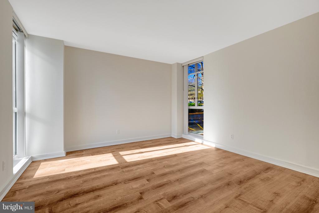 11400 WASHINGTON PLAZA W 103