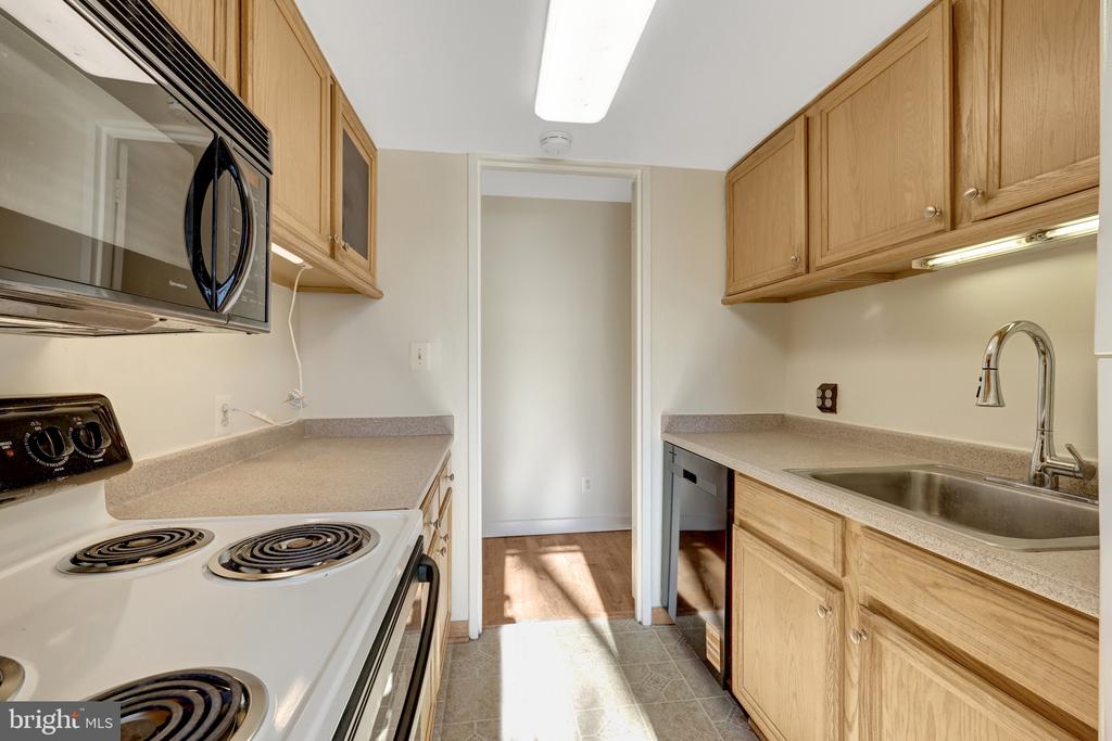 11400 WASHINGTON PLAZA W 103